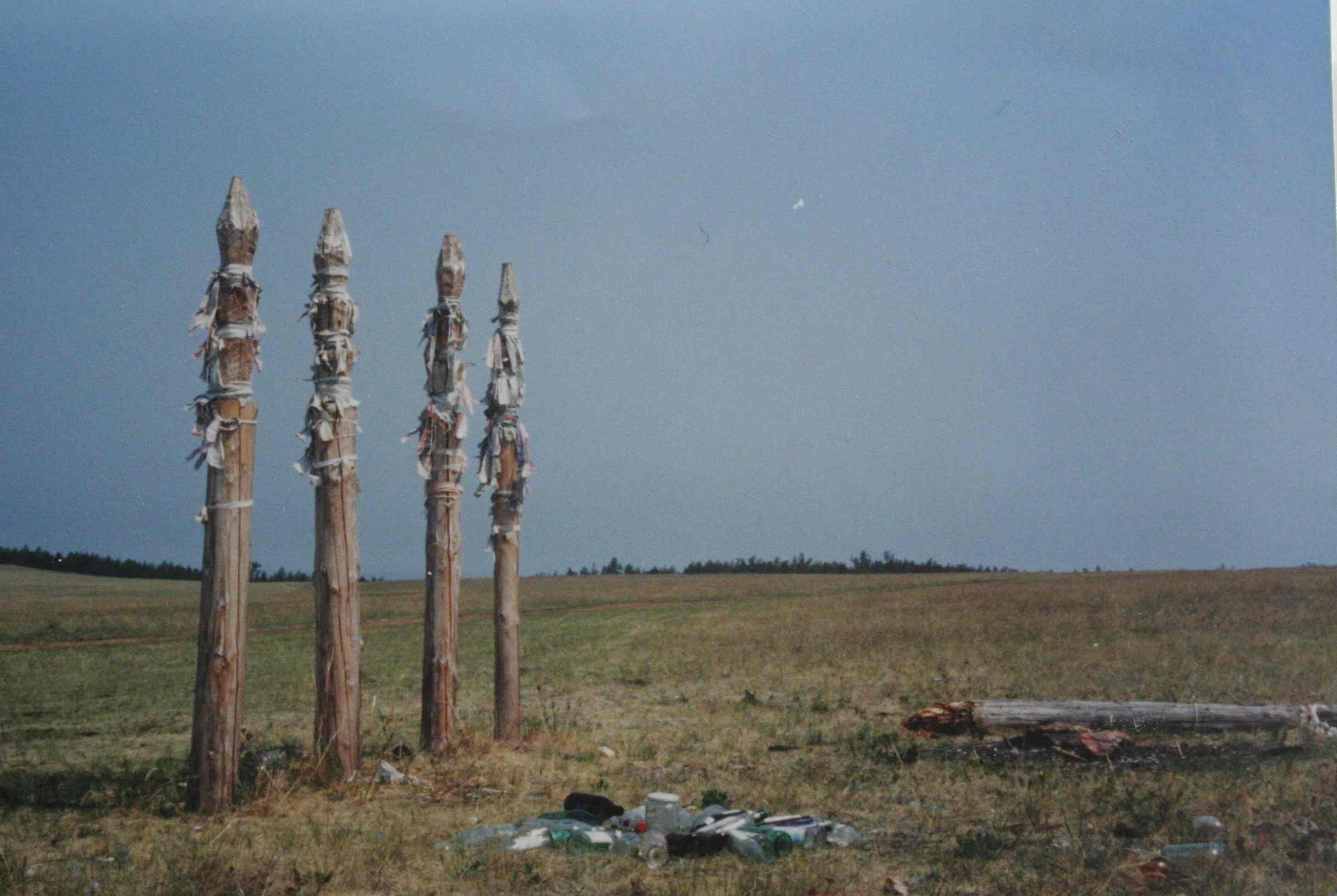 "Arbres Ã  voeux" chamanique bouriate sur l'Ã®le Olkhon du lac BaÃ¯kal, N. Melis, Russie, 2000.